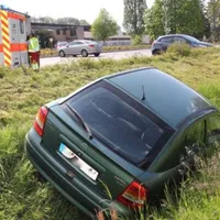 archivbild_auto_im_graben.jpg